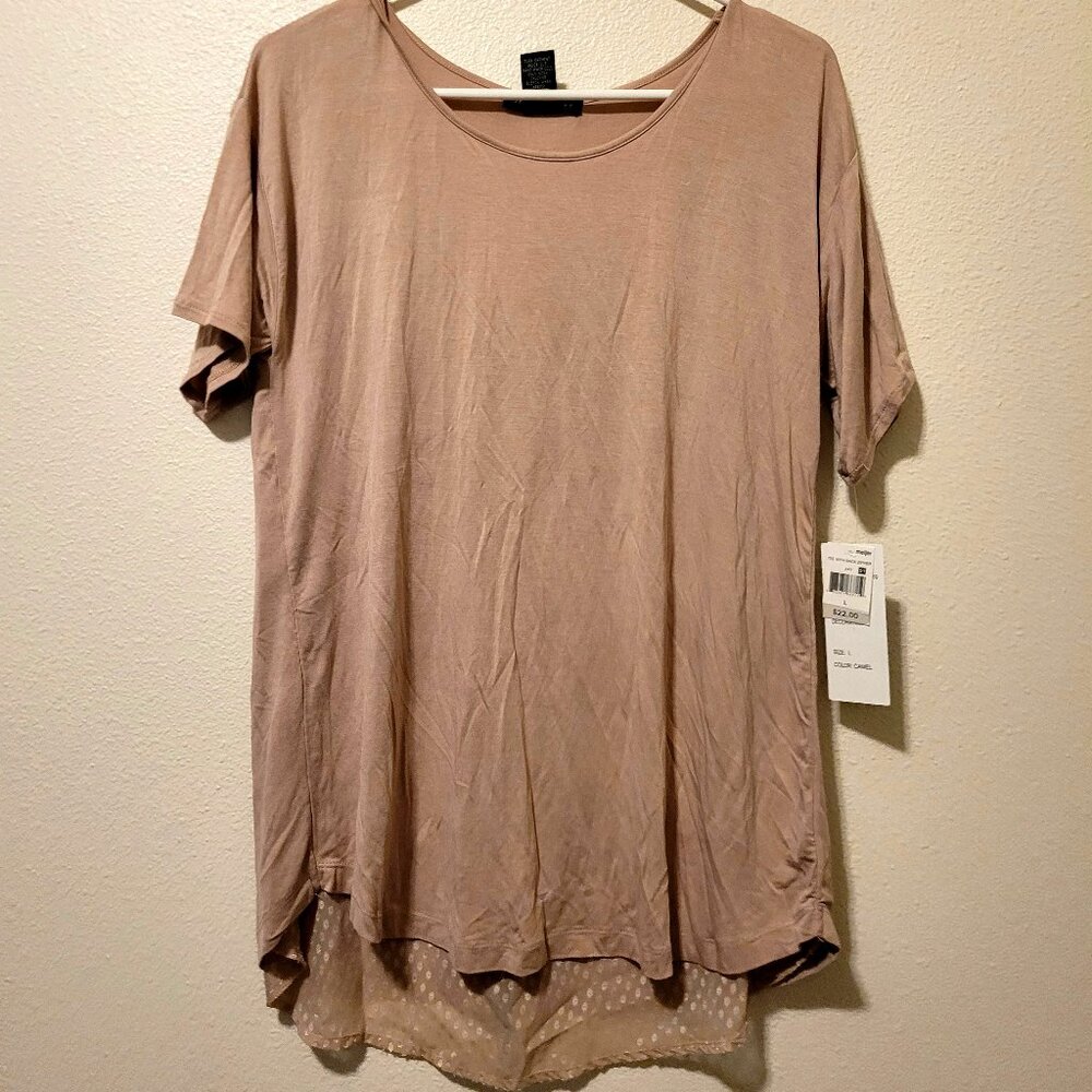 DESIGN 365 large short sleeve top with vertical back zipper.